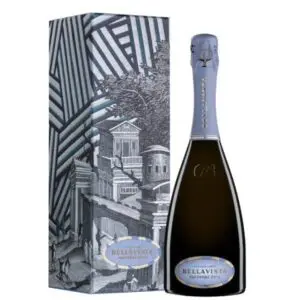 Bellavista Pas Operé Franciacorta DOCG 2016 Astucciato cl 75

Il Bellavista Pas Operé Franciacorta DOCG 2016 è un'idea che si eleva verso il cielo, simboleggiando purezza, energia, freschezza e trasformazione, come le nubi che incantano al loro passaggio. Questa cuvée è frutto di una rigorosa selezione di vigneti, provenienti solo da appezzamenti storici con età superiore ai 30 anni ed esposizione prevalente a sud est. La scelta di ben 40 selezioni vendemmiali mira a definire un'espressione essenziale, raffinata ed elegante, senza compromessi. È una cuvée pensata per durare ed evolversi nel tempo, immediatamente espressiva quanto longeva. Presenta una spuma bianca esuberante e un pérlage di impareggiabile persistenza e finezza, mentre i profumi sono complessi, pur nella loro essenzialità.

UVAGGIO: 67% Chardonnay, 33% Pinot Nero.